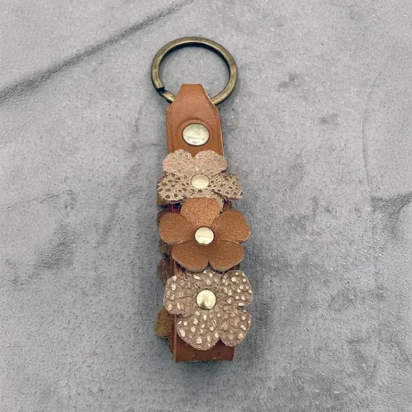 Le PORTE-CLÉS cuivré, marron doré